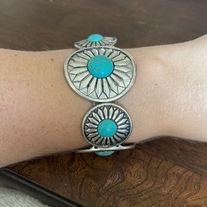 NWOT silver and teal stretch bracelet